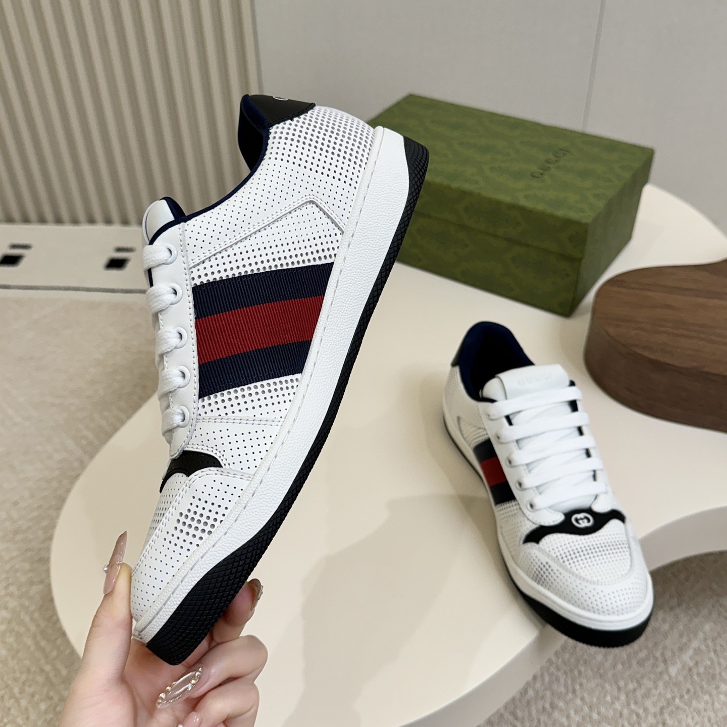 GUCCI Low-Top Casual Sneakers in Genuine Calfskin with Lambskin Lining and Italian Leather Sole