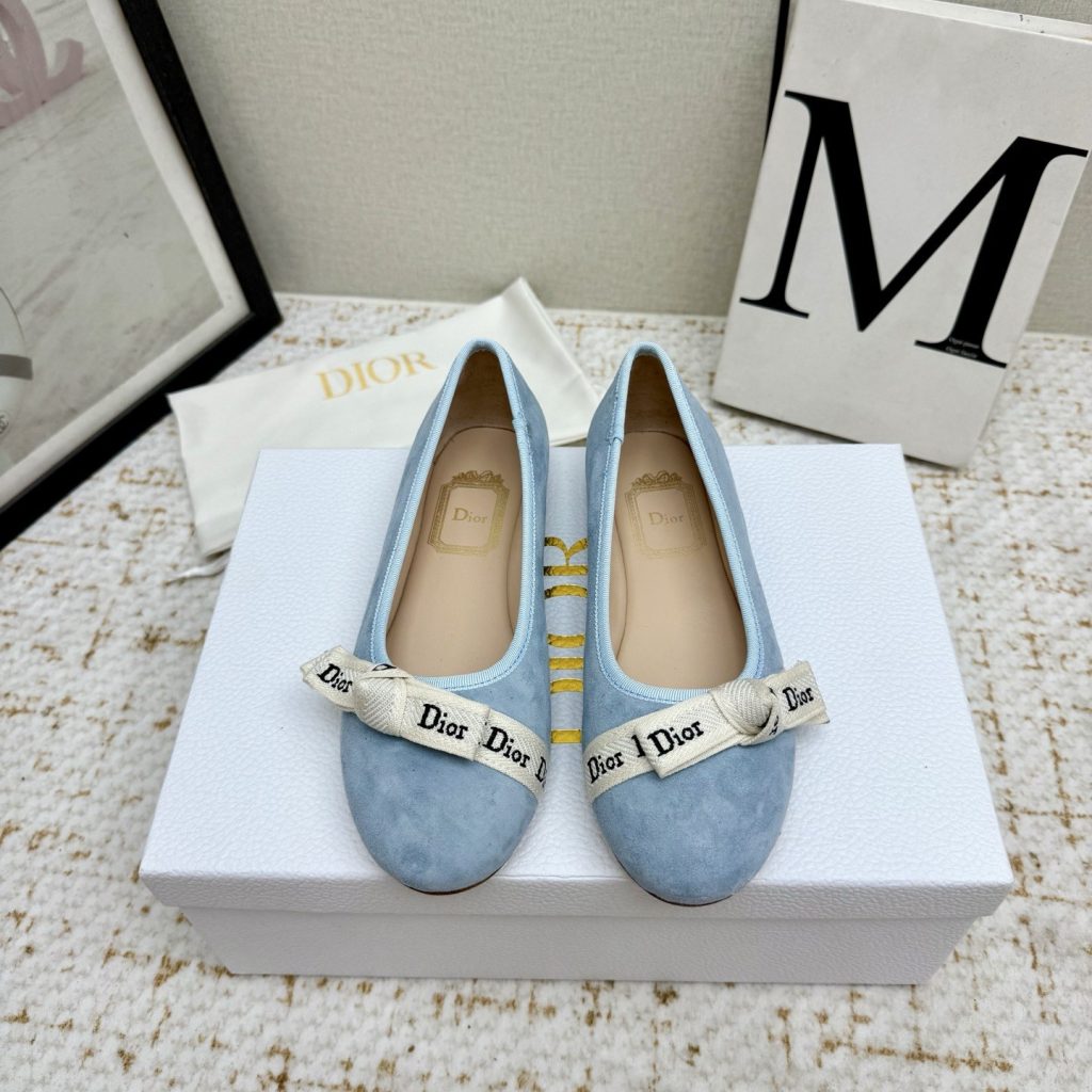 DIOR Slippers in Premium Leather with Molded Rubber Outsole Genuine Lambskin Lining Italian Suede