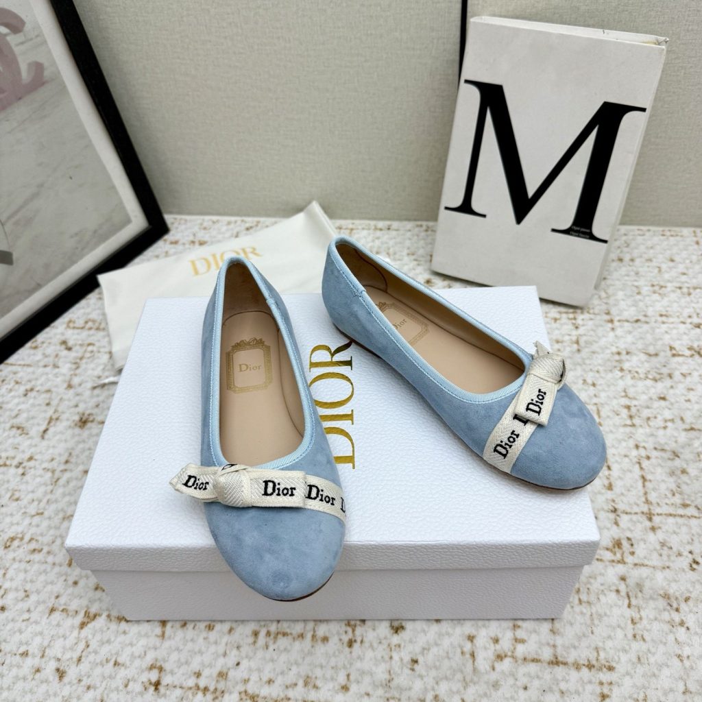 DIOR Slippers in Premium Leather with Molded Rubber Outsole Genuine Lambskin Lining Italian Suede