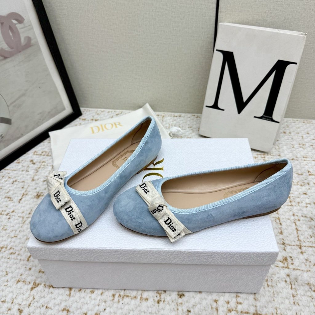 DIOR Slippers in Premium Leather with Molded Rubber Outsole Genuine Lambskin Lining Italian Suede