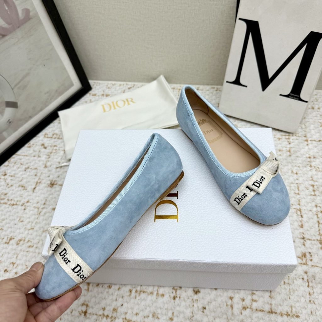 DIOR Slippers in Premium Leather with Molded Rubber Outsole Genuine Lambskin Lining Italian Suede