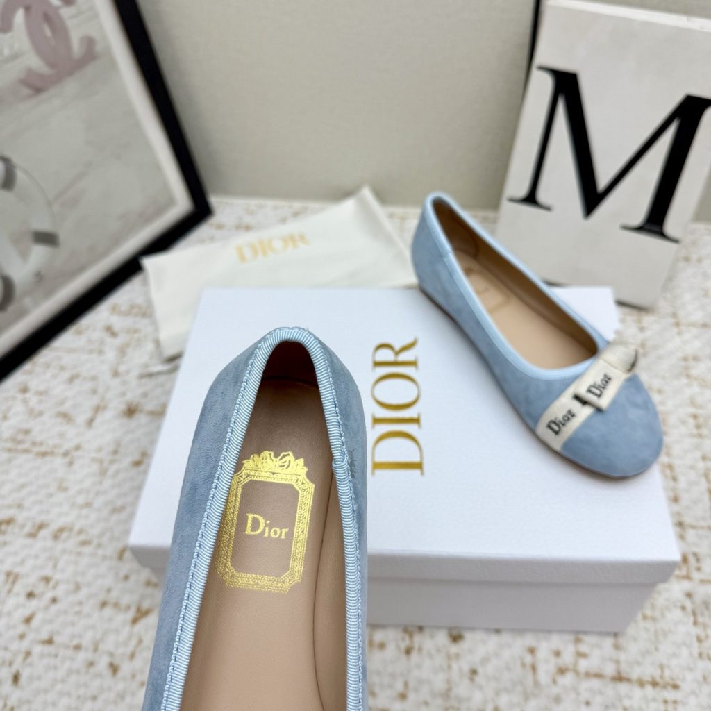 DIOR Slippers in Premium Leather with Molded Rubber Outsole Genuine Lambskin Lining Italian Suede