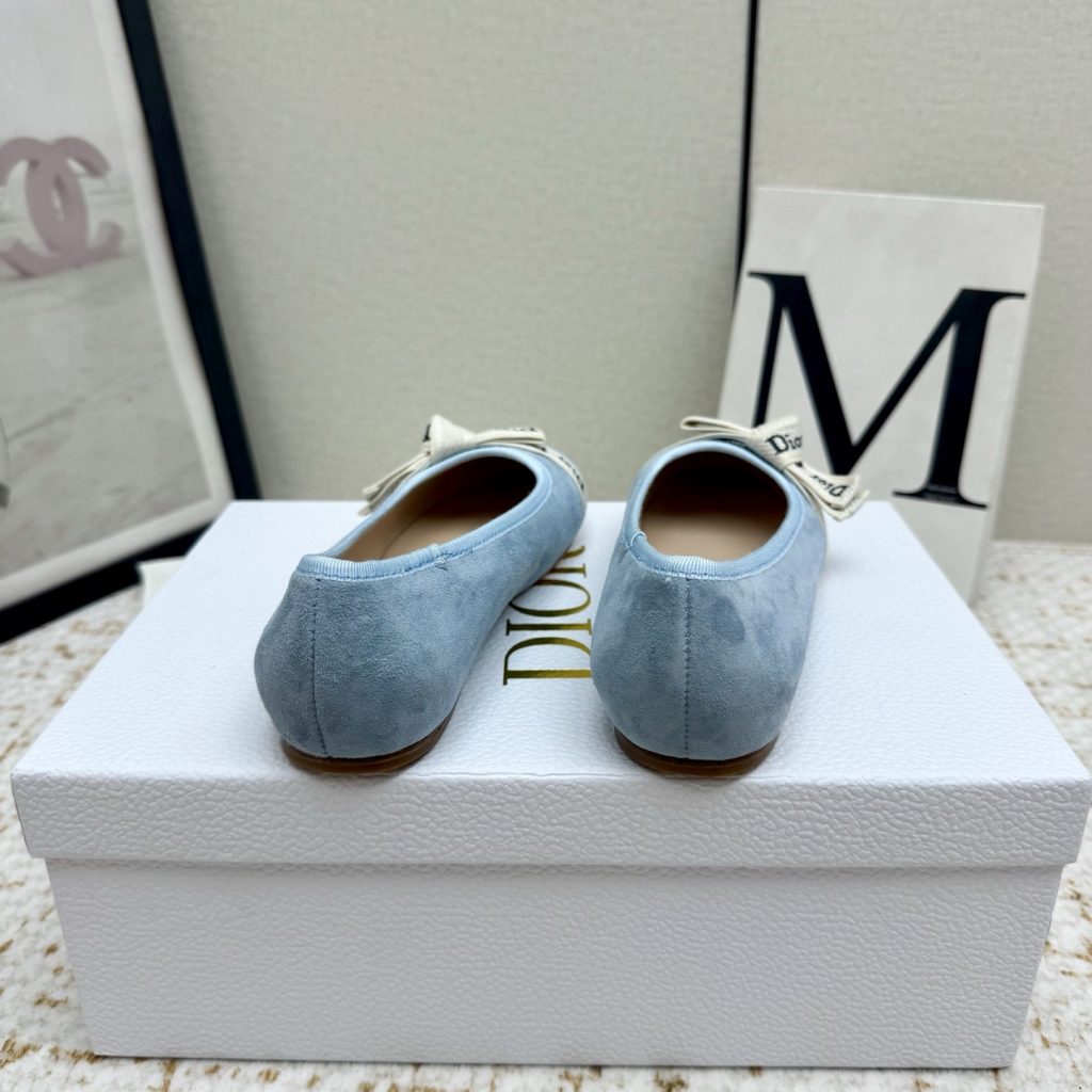 DIOR Slippers in Premium Leather with Molded Rubber Outsole Genuine Lambskin Lining Italian Suede
