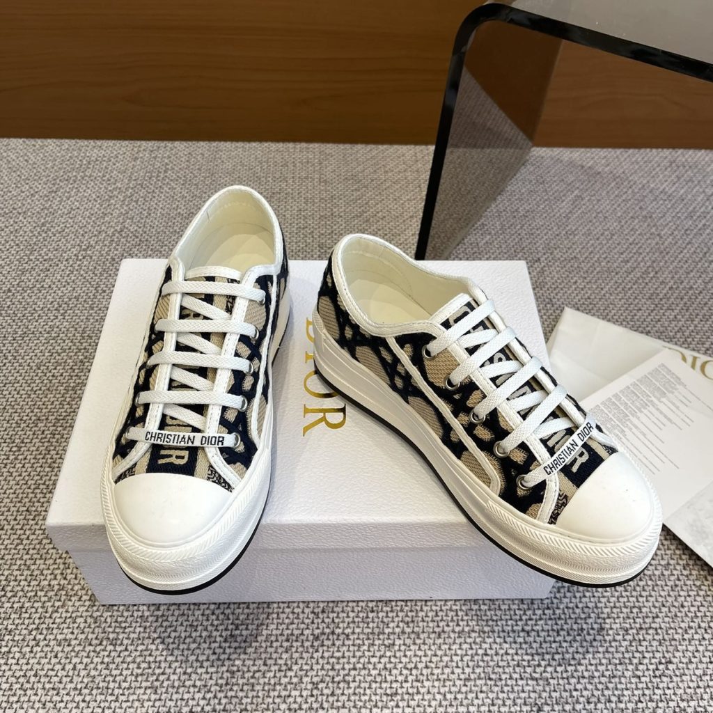 CHANEL Boots in Premium Leather with Molded Rubber Outsole Genuine Lambskin Lining Italian Suede S