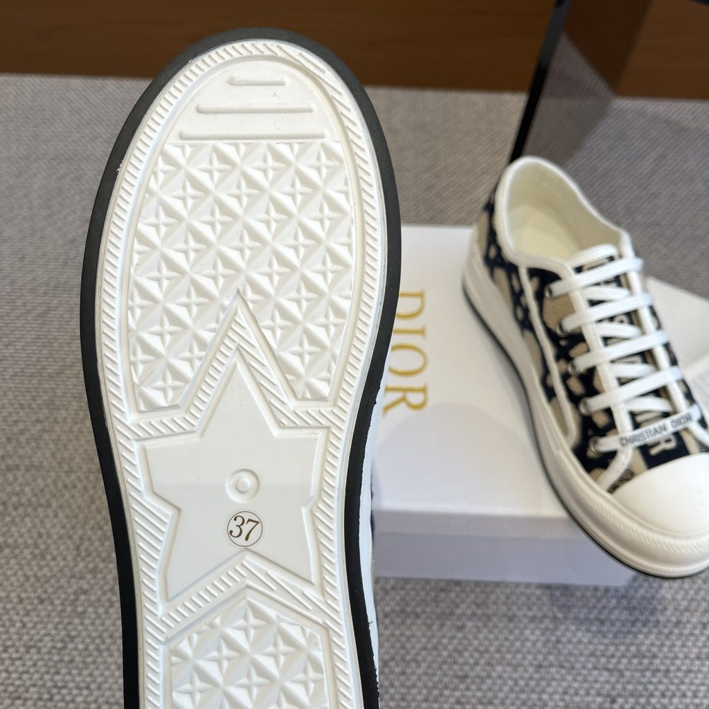 CHANEL Boots in Premium Leather with Molded Rubber Outsole Genuine Lambskin Lining Italian Suede S