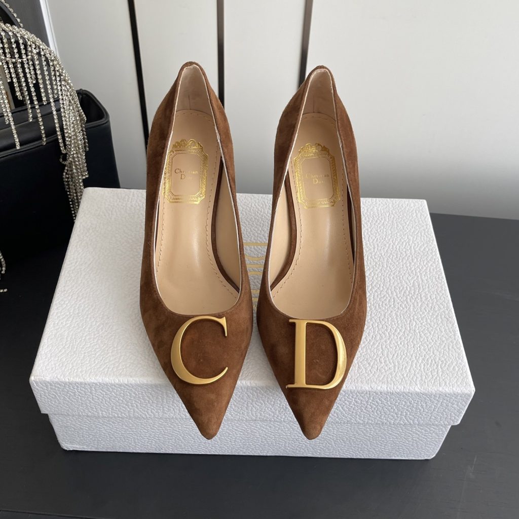 DIOR Slippers in Premium Leather with Molded Rubber Outsole Genuine Lambskin Lining Italian Suede