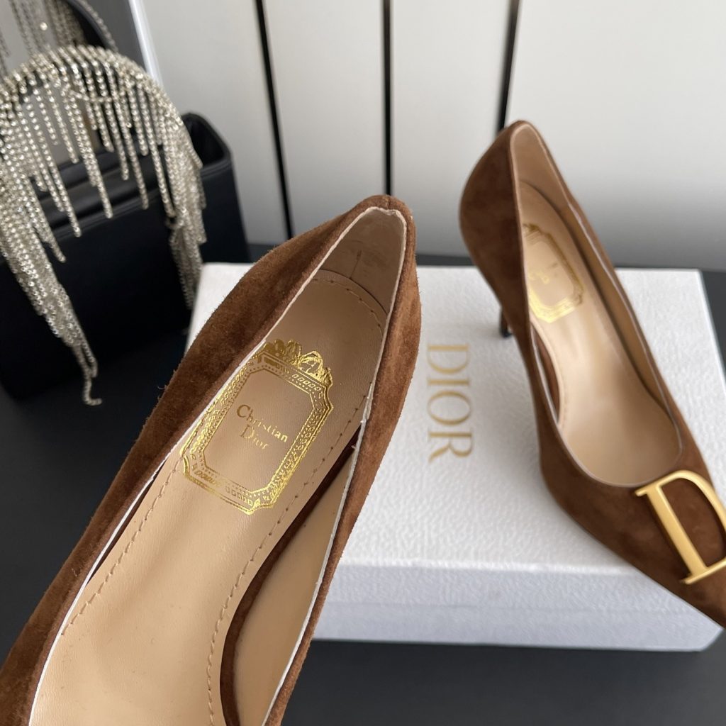 DIOR Slippers in Premium Leather with Molded Rubber Outsole Genuine Lambskin Lining Italian Suede