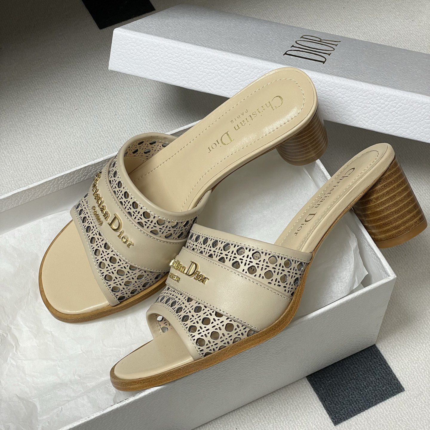 DIOR Elegant Sandals, Premium Leather with Open Toe Design and Molded Rubber Outsole for Summer