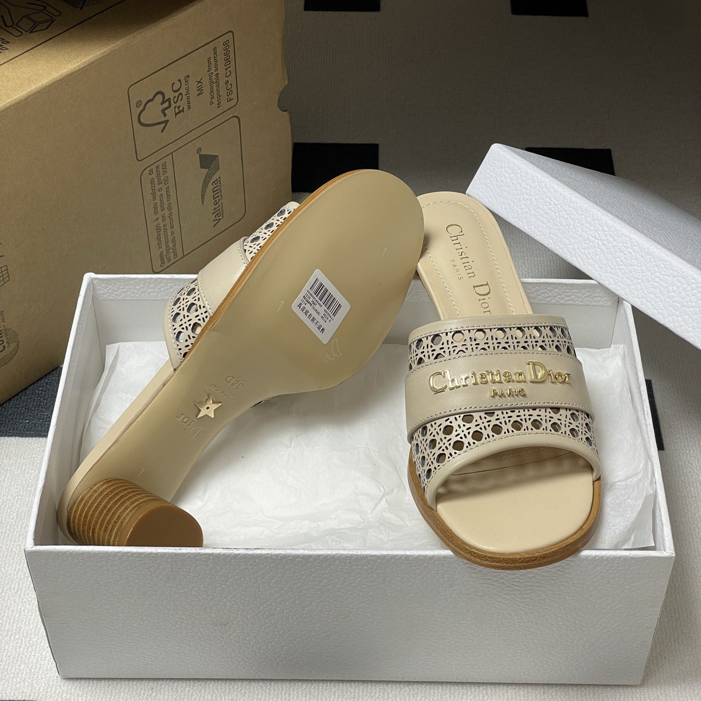 DIOR Elegant Sandals, Premium Leather with Open Toe Design and Molded Rubber Outsole for Summer