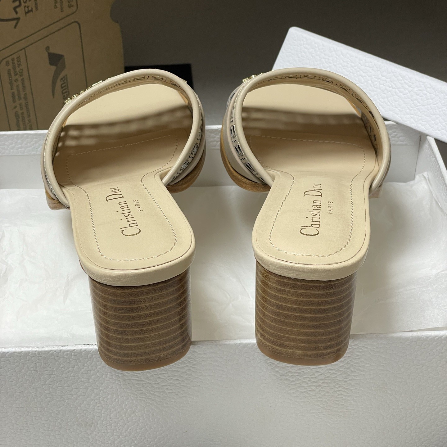 DIOR Elegant Sandals, Premium Leather with Open Toe Design and Molded Rubber Outsole for Summer