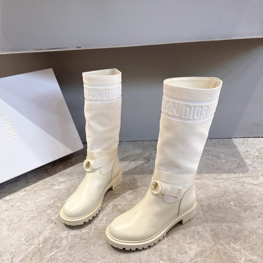 DIOR Sneakers in Premium Leather with Molded Rubber Outsole Genuine Lambskin Lining Italian Suede