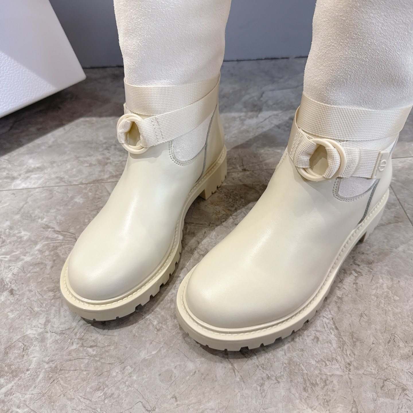 DIOR Sneakers in Premium Leather with Molded Rubber Outsole Genuine Lambskin Lining Italian Suede