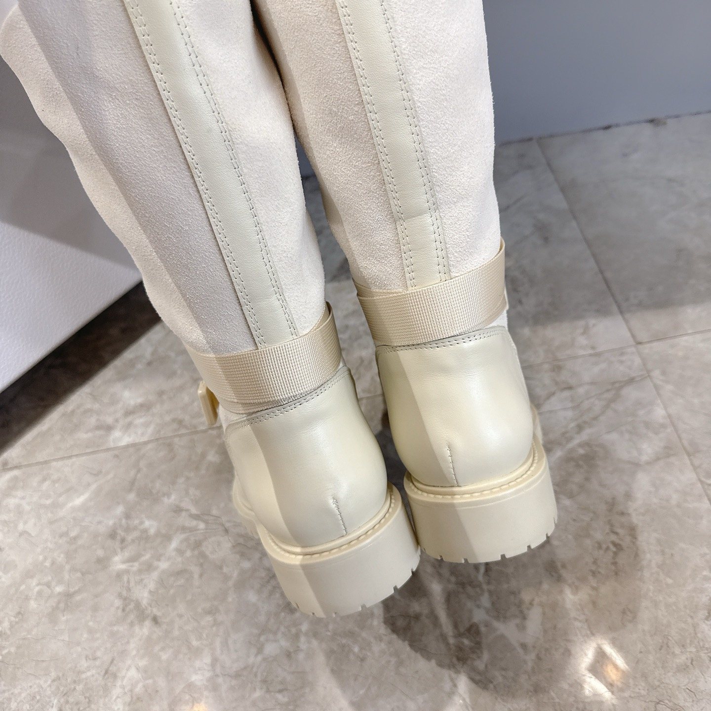DIOR Sneakers in Premium Leather with Molded Rubber Outsole Genuine Lambskin Lining Italian Suede