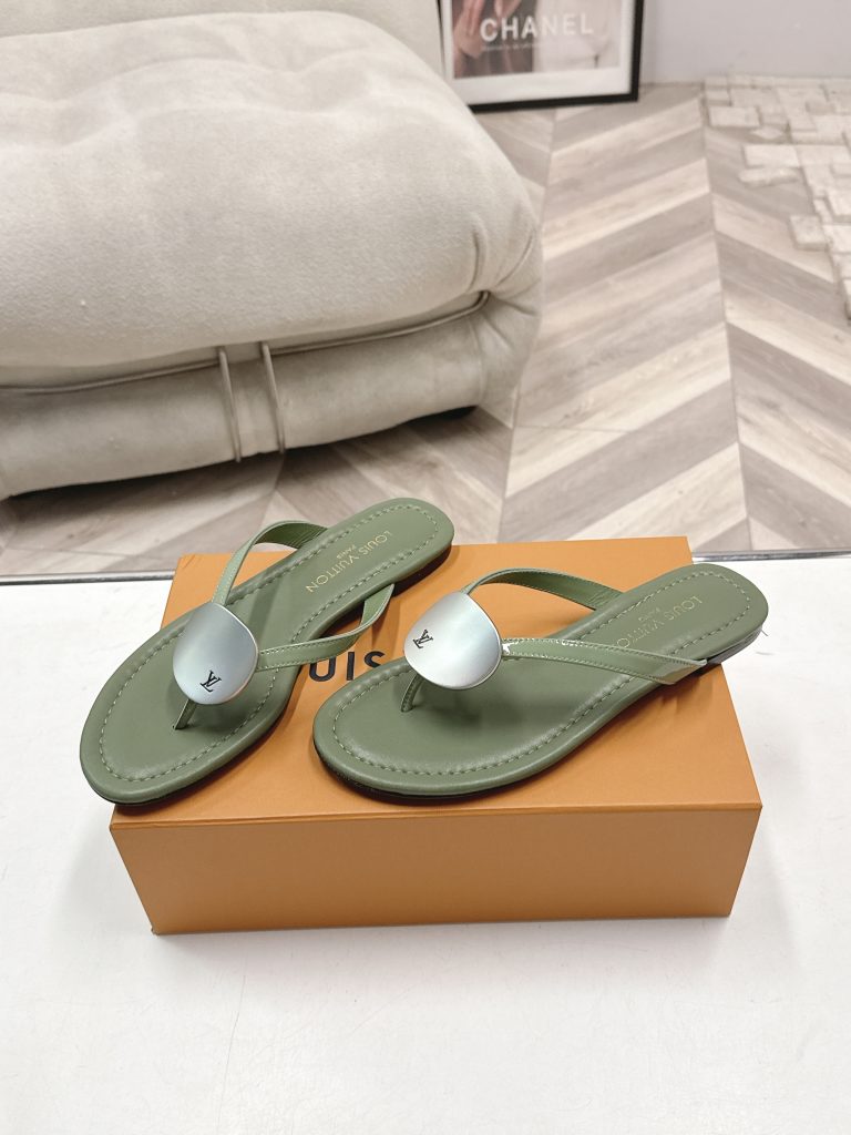 LOUIS VUITTON Flat Slide Sandals in Genuine Calfskin with Lambskin Lining and Italian Leather Sole