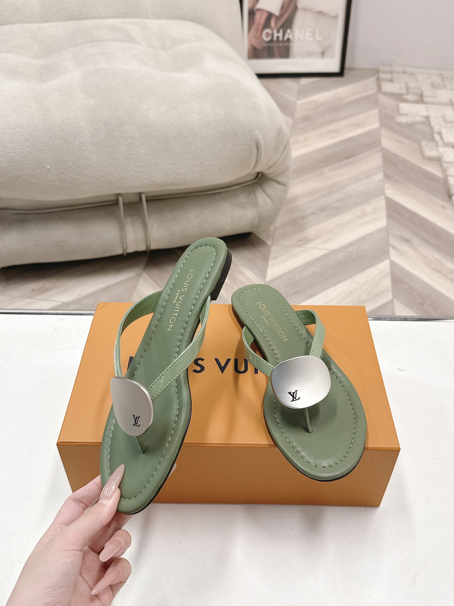 LOUIS VUITTON Flat Slide Sandals in Genuine Calfskin with Lambskin Lining and Italian Leather Sole