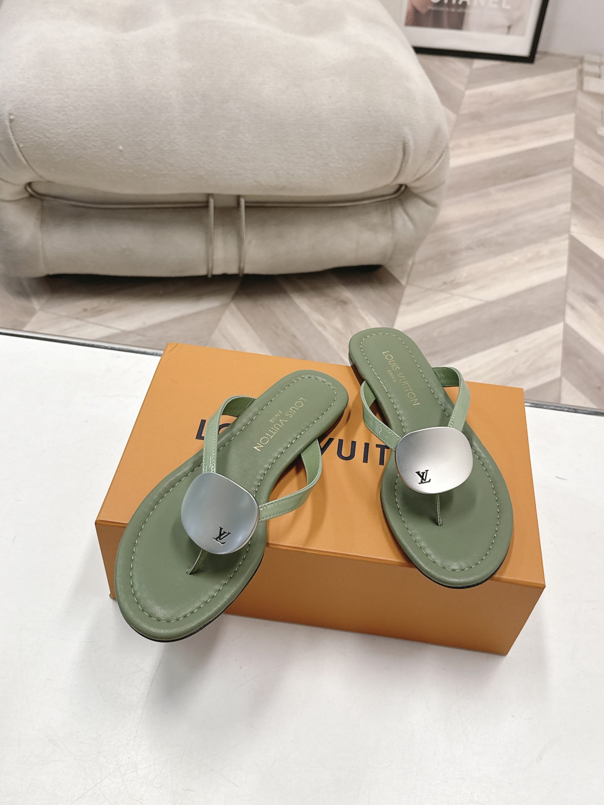 LOUIS VUITTON Flat Slide Sandals in Genuine Calfskin with Lambskin Lining and Italian Leather Sole