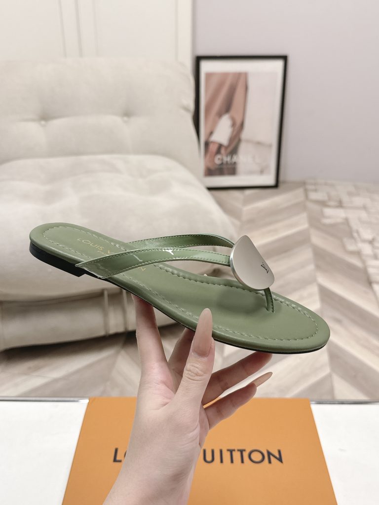 LOUIS VUITTON Flat Slide Sandals in Genuine Calfskin with Lambskin Lining and Italian Leather Sole