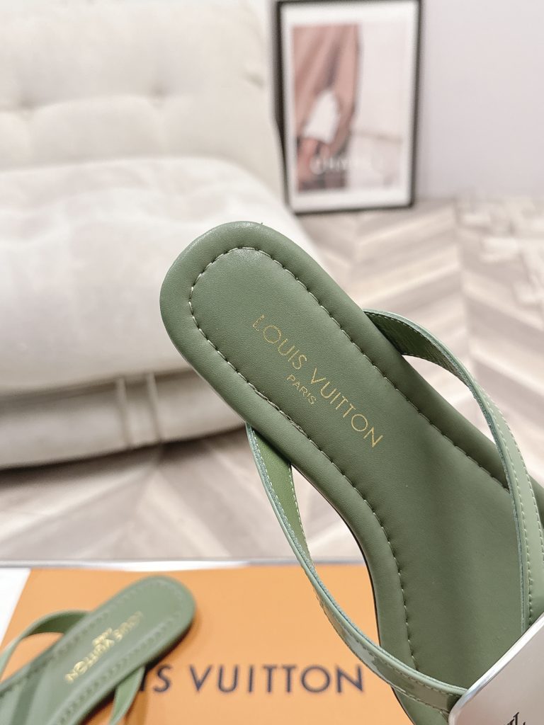 LOUIS VUITTON Flat Slide Sandals in Genuine Calfskin with Lambskin Lining and Italian Leather Sole