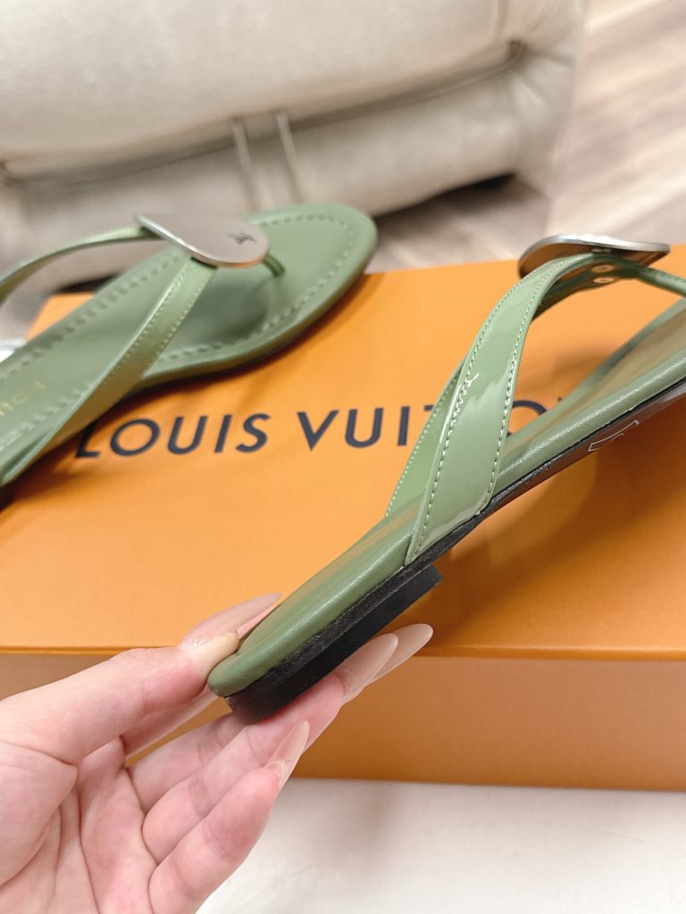 LOUIS VUITTON Flat Slide Sandals in Genuine Calfskin with Lambskin Lining and Italian Leather Sole