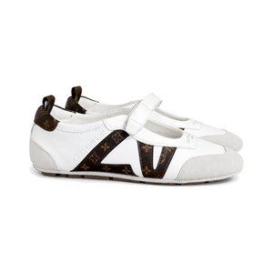 LOUIS VUITTON Casual Sneakers, Premium Leather with Round Toe Lace-Up and Molded Rubber Outsole