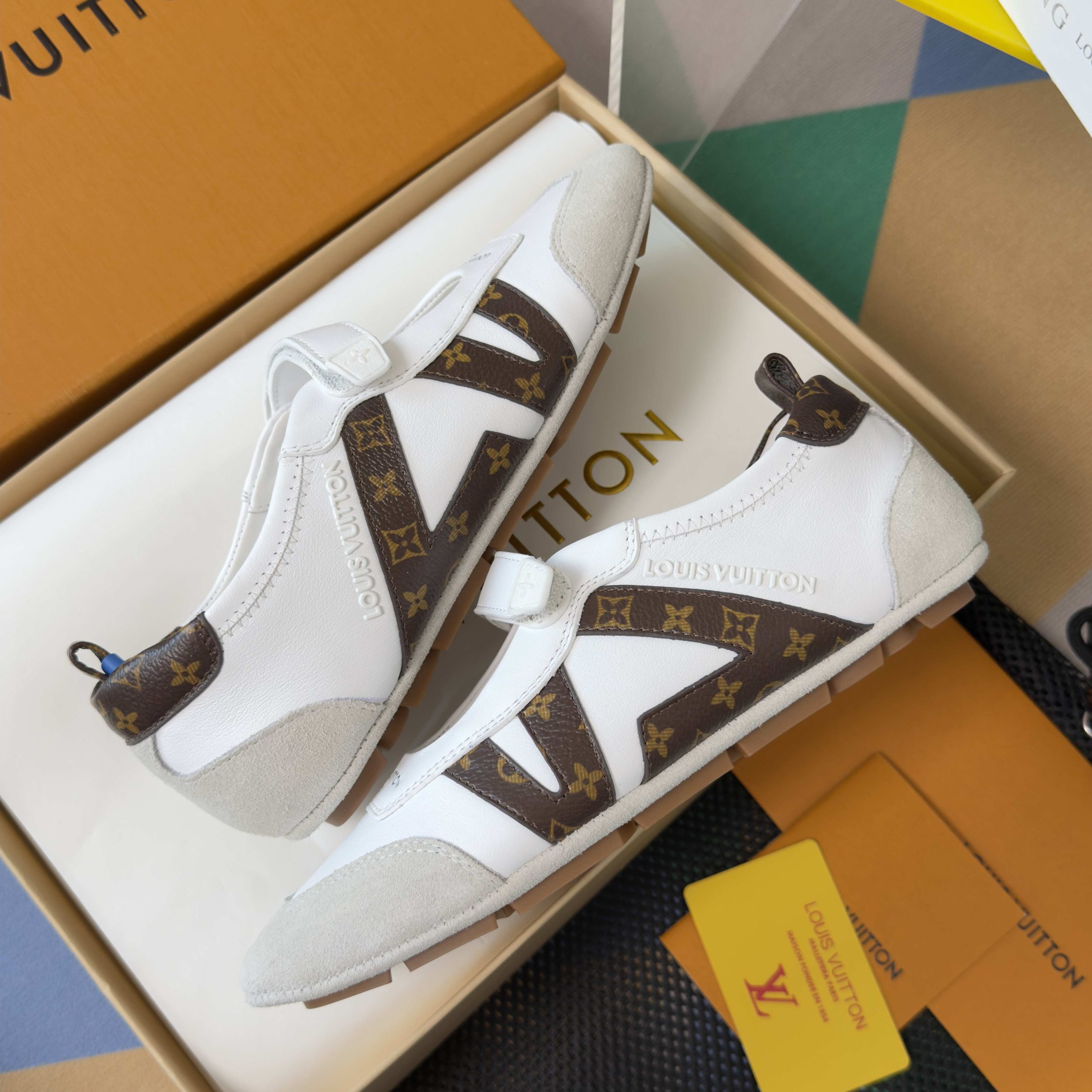 LOUIS VUITTON Casual Sneakers, Premium Leather with Round Toe Lace-Up and Molded Rubber Outsole