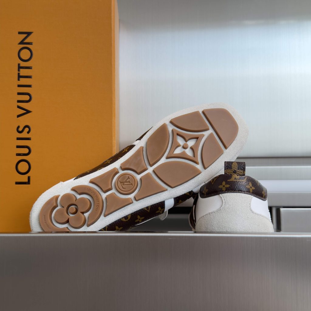 LOUIS VUITTON Casual Sneakers, Premium Leather with Round Toe Lace-Up and Molded Rubber Outsole