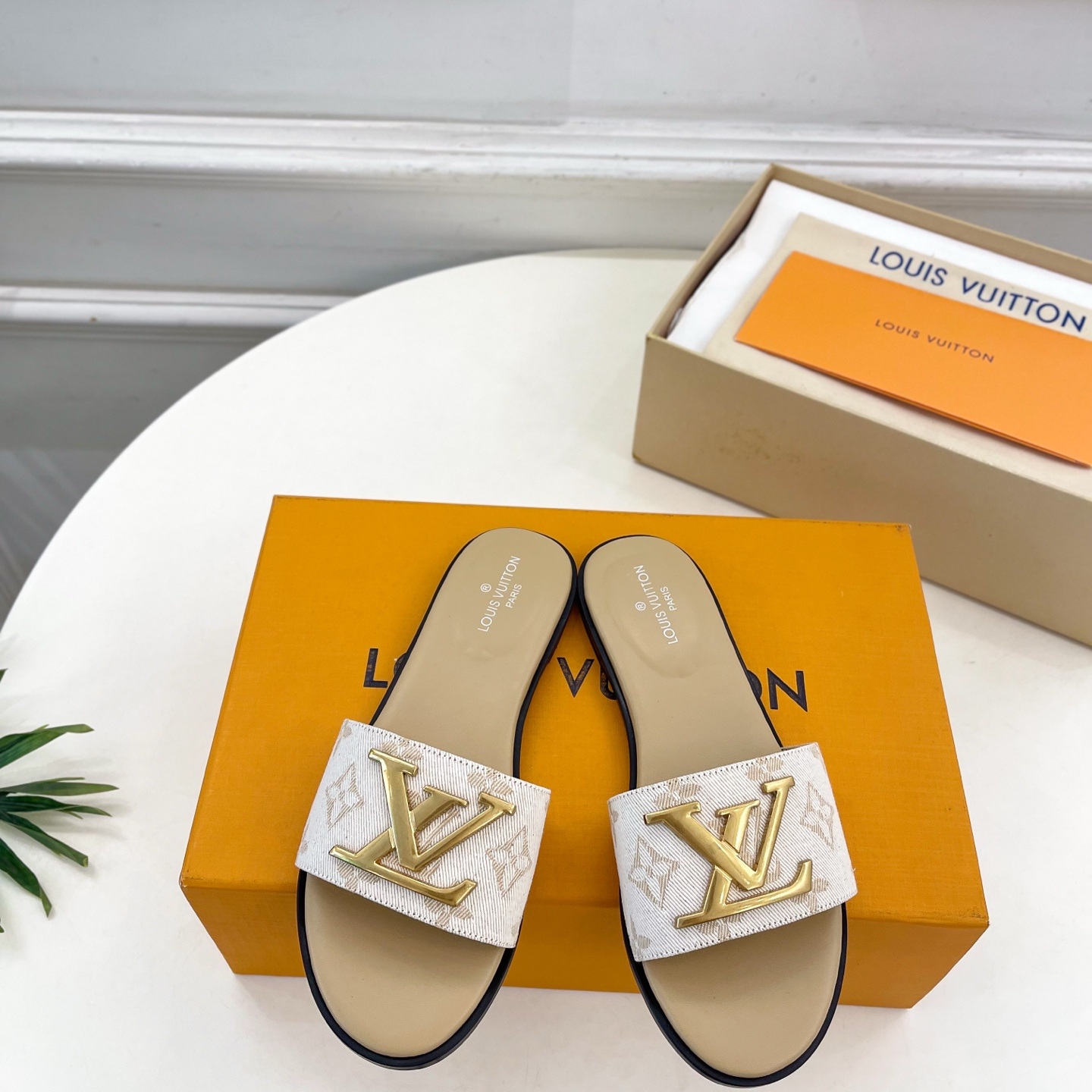 LOUIS VUITTON Flat Slide Sandals in Genuine Calfskin with Lambskin Lining and Italian Leather Sole