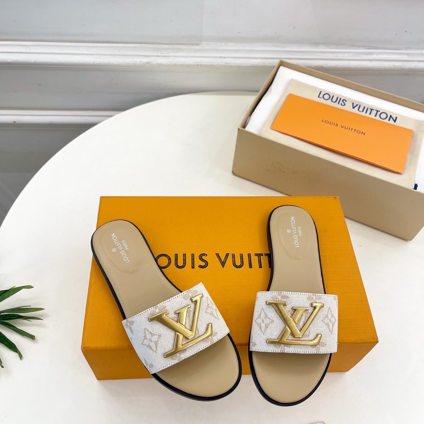 LOUIS VUITTON Flat Slide Sandals in Genuine Calfskin with Lambskin Lining and Italian Leather Sole
