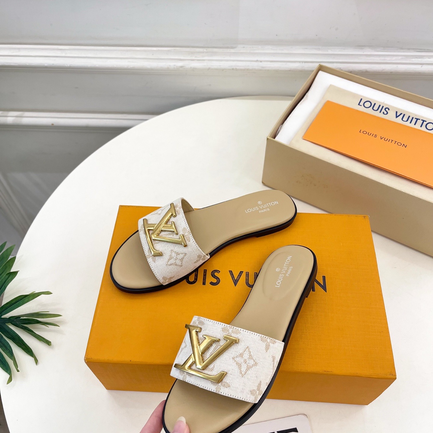 LOUIS VUITTON Flat Slide Sandals in Genuine Calfskin with Lambskin Lining and Italian Leather Sole