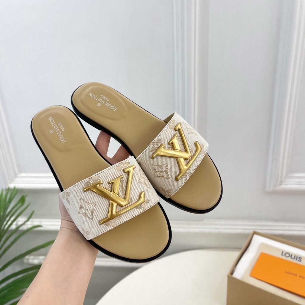 LOUIS VUITTON Flat Slide Sandals in Genuine Calfskin with Lambskin Lining and Italian Leather Sole