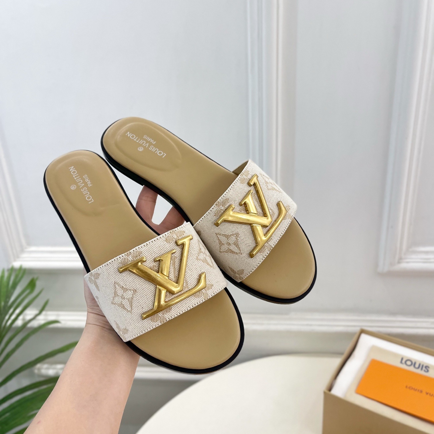 LOUIS VUITTON Flat Slide Sandals in Genuine Calfskin with Lambskin Lining and Italian Leather Sole
