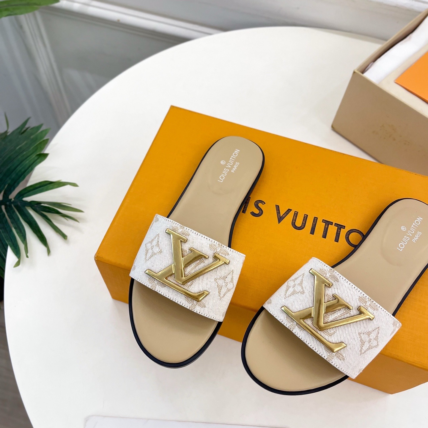LOUIS VUITTON Flat Slide Sandals in Genuine Calfskin with Lambskin Lining and Italian Leather Sole