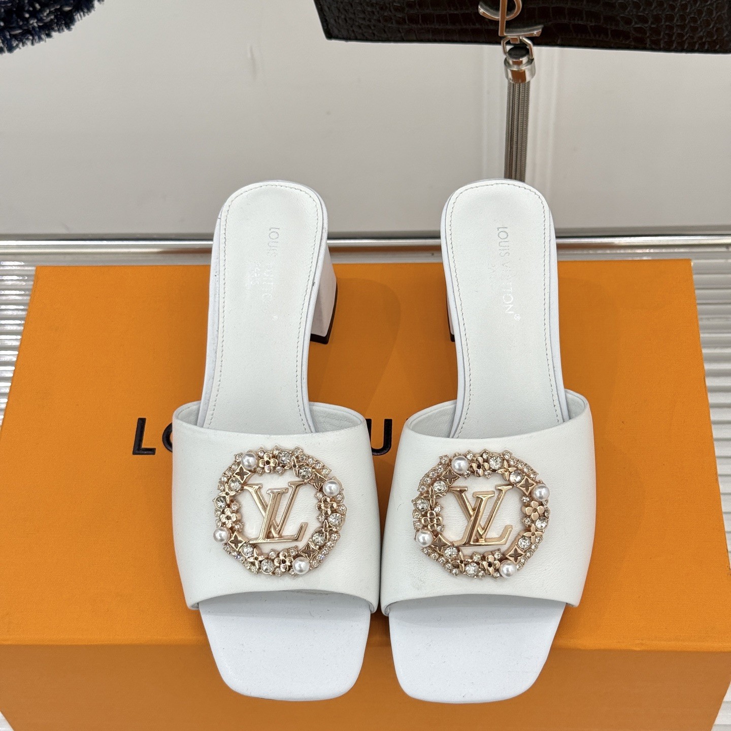 LOUIS VUITTON Flat Slip-On Slippers in Premium Suede with Goatskin Lining and Lightweight TPU Sole