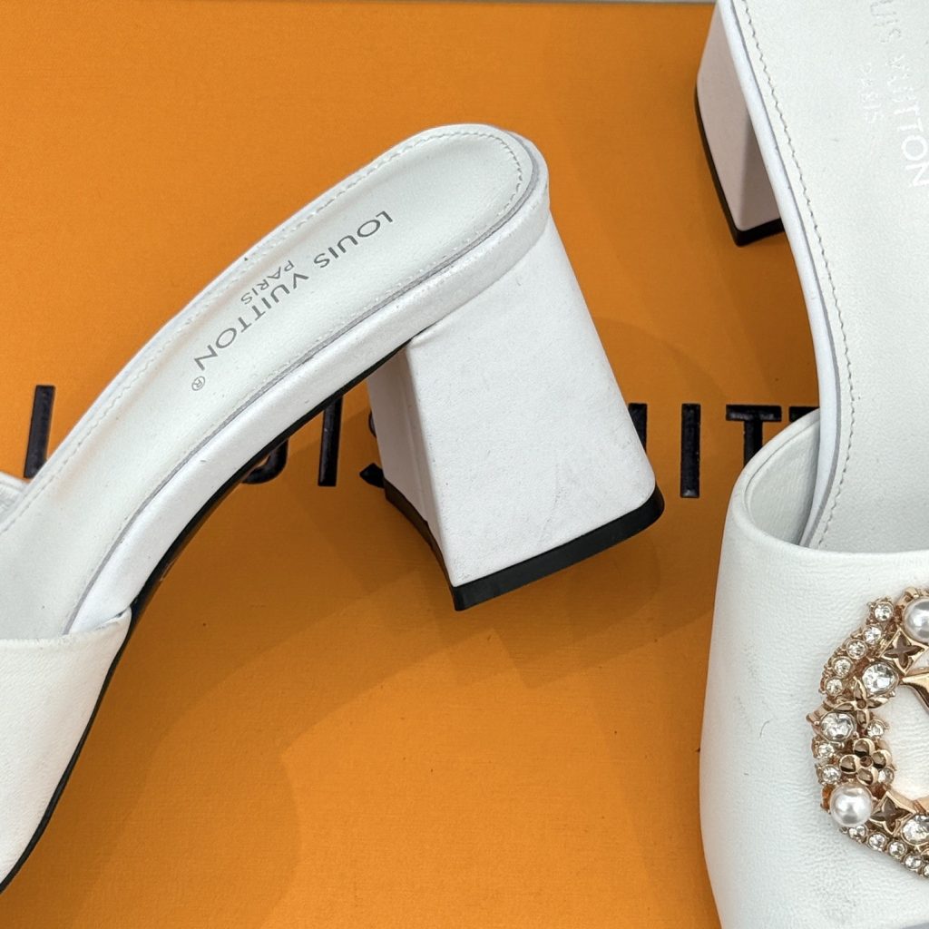 LOUIS VUITTON Flat Slip-On Slippers in Premium Suede with Goatskin Lining and Lightweight TPU Sole