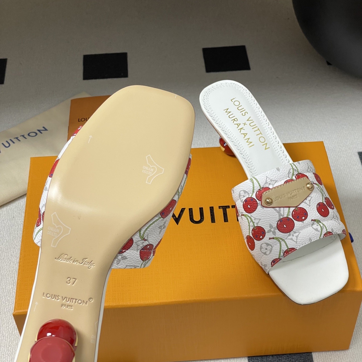 LOUIS VUITTON Strap Sandals, Premium Leather Upper with Open Toe and Molded Rubber Outsole Design