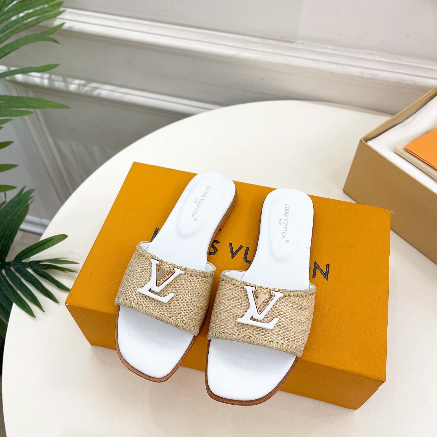 LOUIS VUITTON Flat Slide Sandals in Genuine Calfskin with Lambskin Lining and Italian Leather Sole