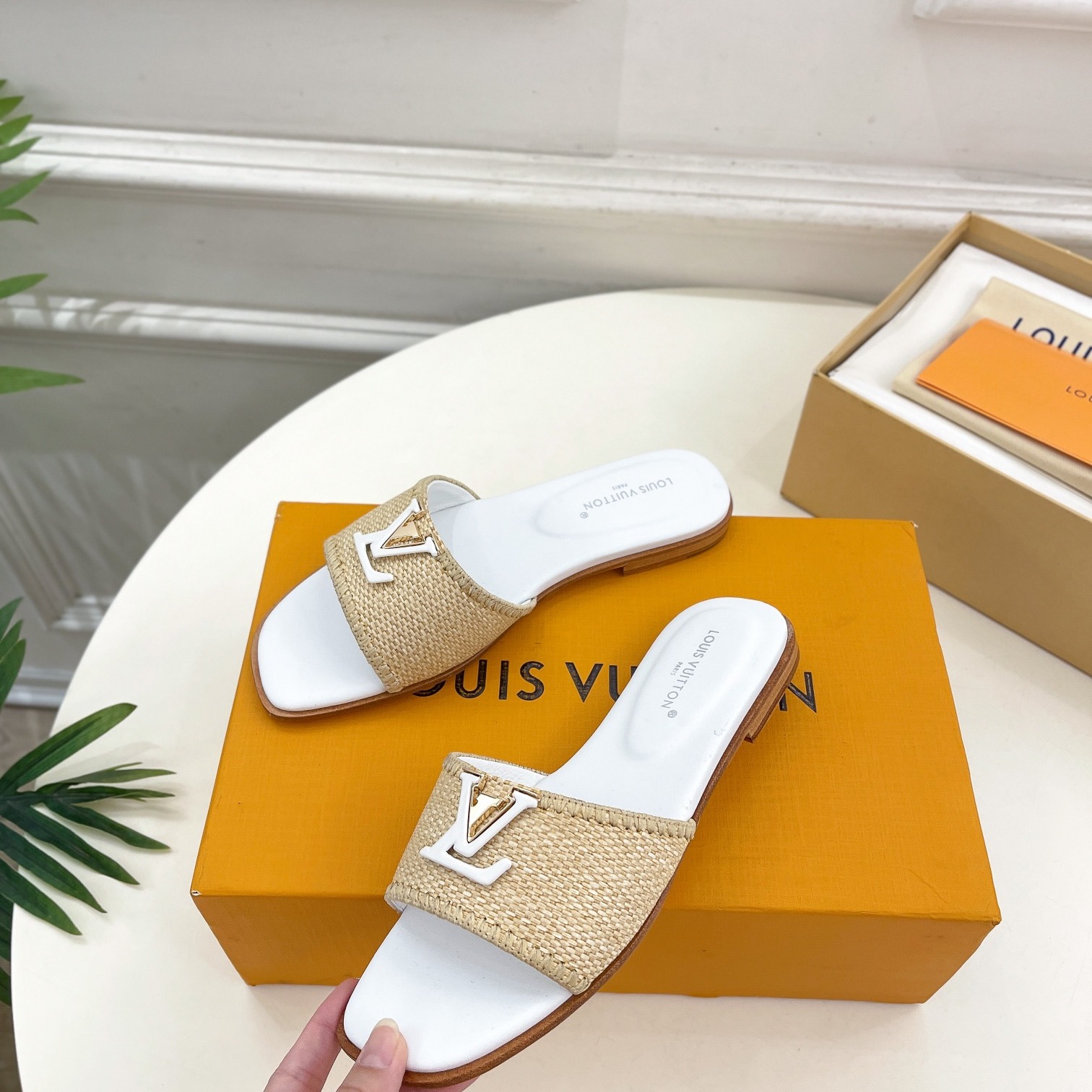 LOUIS VUITTON Flat Slide Sandals in Genuine Calfskin with Lambskin Lining and Italian Leather Sole
