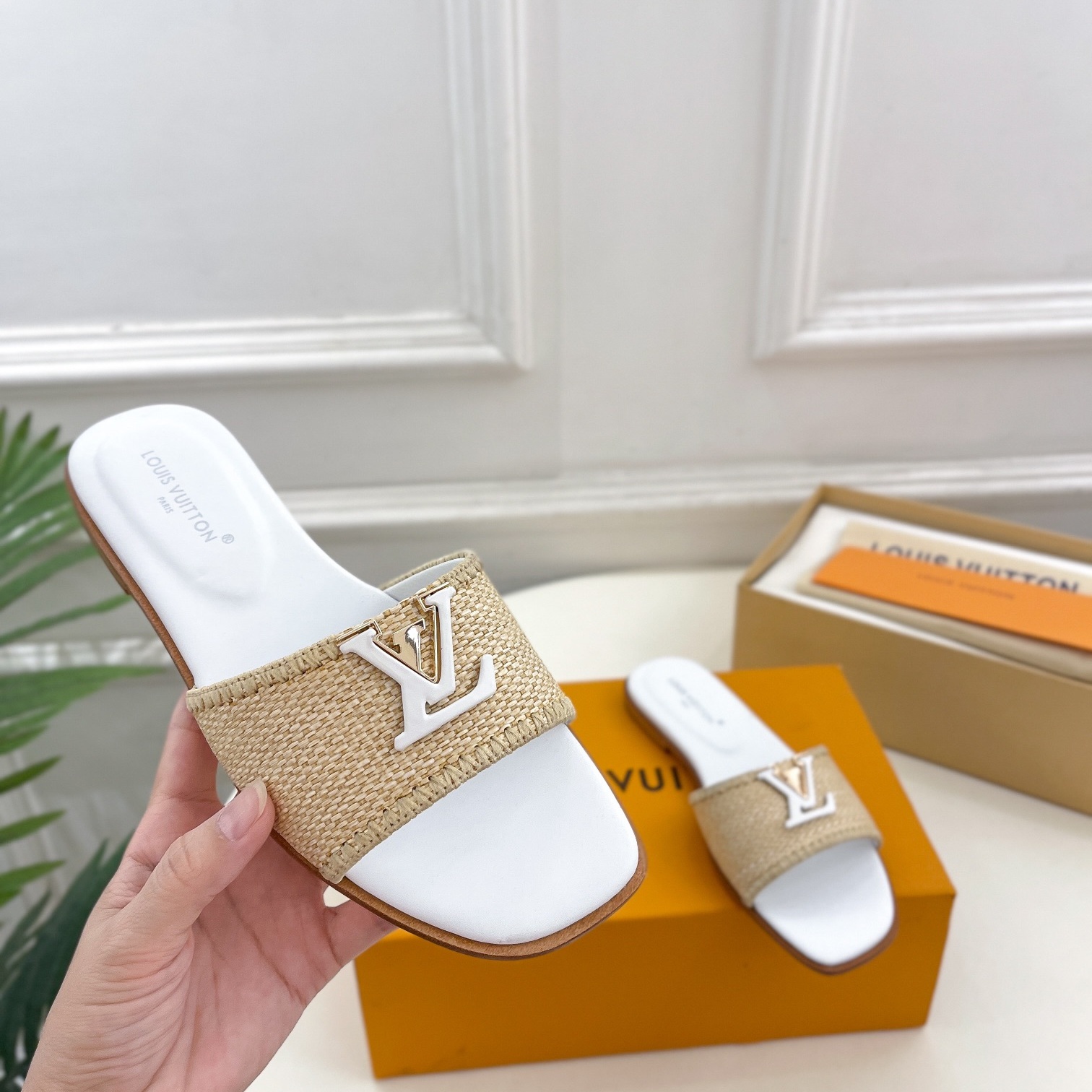 LOUIS VUITTON Flat Slide Sandals in Genuine Calfskin with Lambskin Lining and Italian Leather Sole