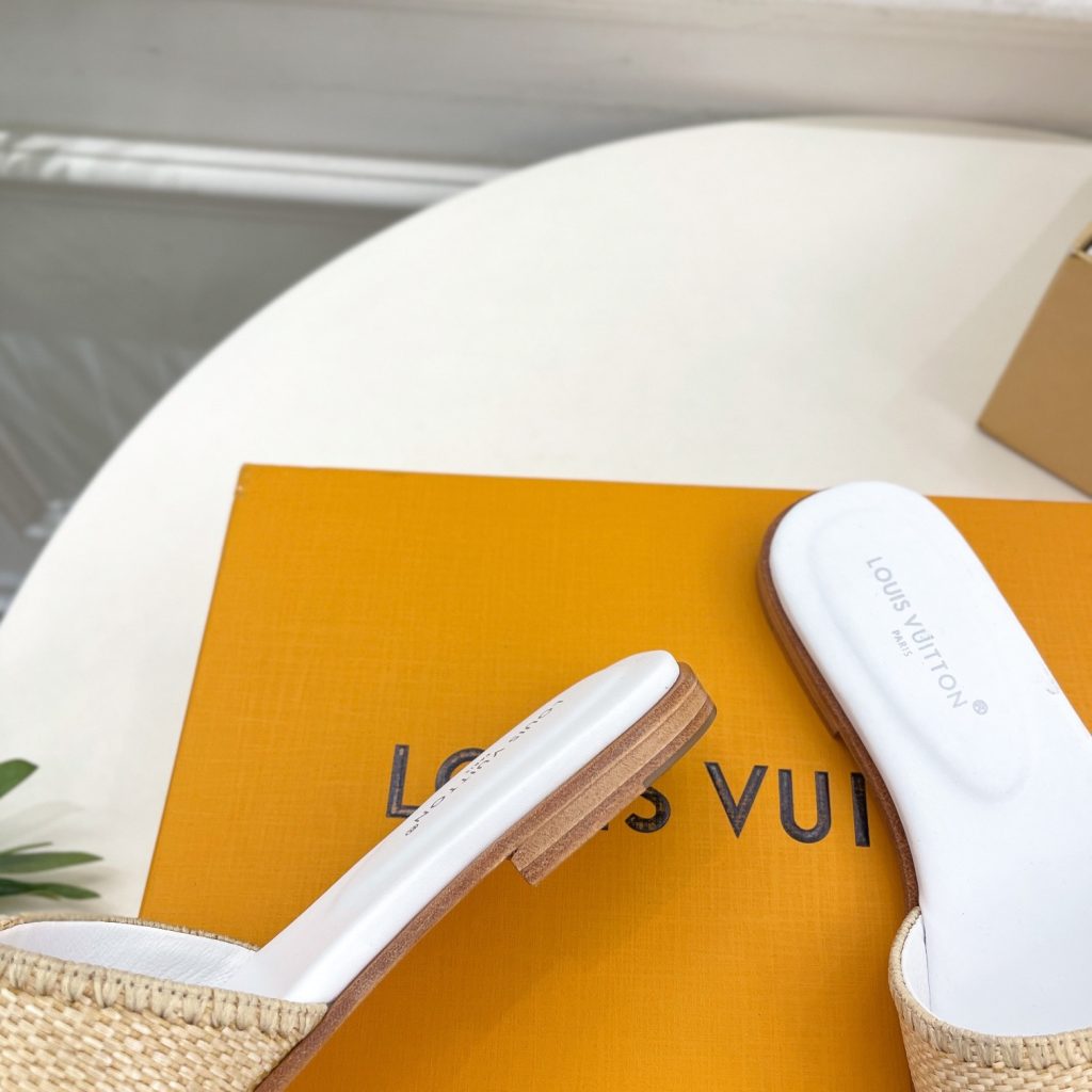 LOUIS VUITTON Flat Slide Sandals in Genuine Calfskin with Lambskin Lining and Italian Leather Sole