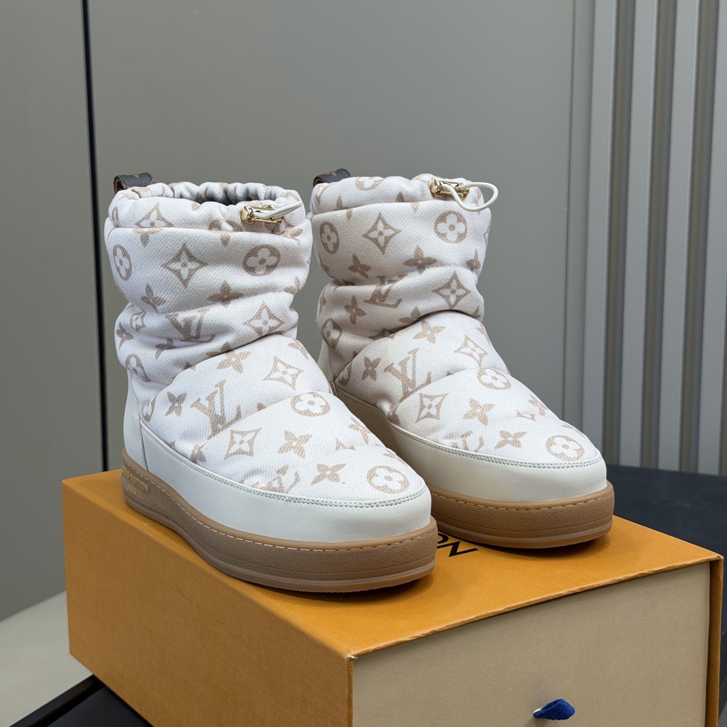 LOUIS VUITTON Ankle Short Boots in Genuine Calfskin with Lambskin Lining and Italian Leather Sole
