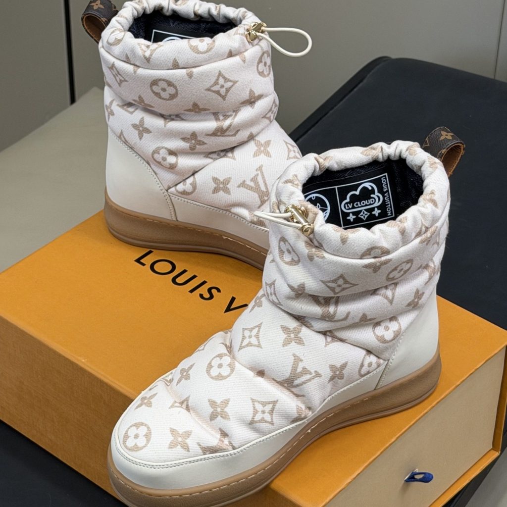 LOUIS VUITTON Ankle Short Boots in Genuine Calfskin with Lambskin Lining and Italian Leather Sole