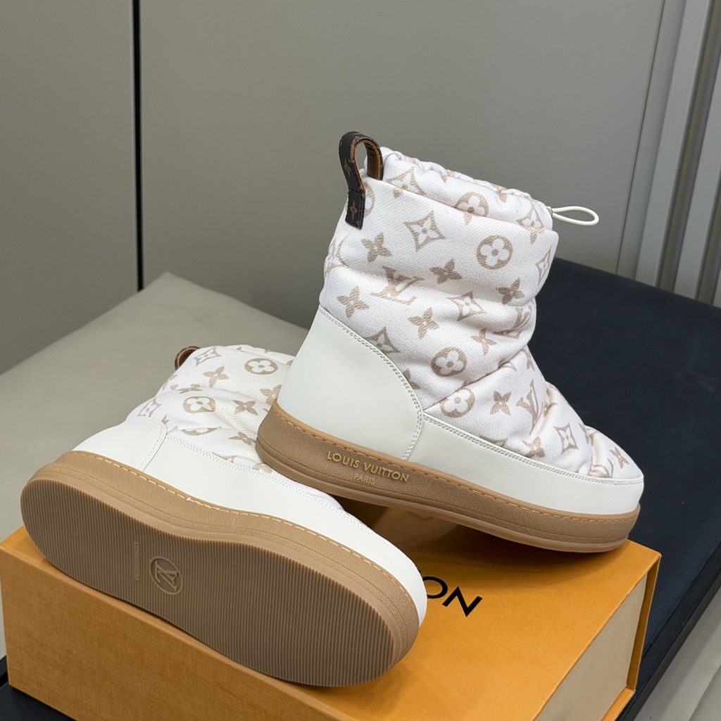 LOUIS VUITTON Ankle Short Boots in Genuine Calfskin with Lambskin Lining and Italian Leather Sole