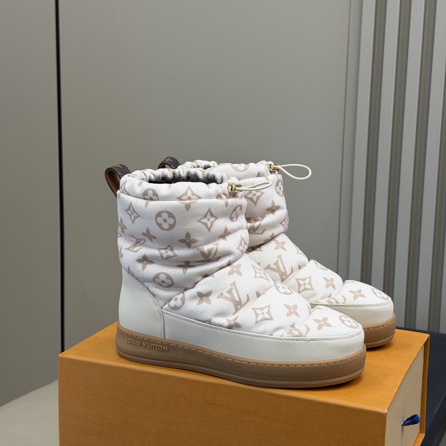 LOUIS VUITTON Ankle Short Boots in Genuine Calfskin with Lambskin Lining and Italian Leather Sole