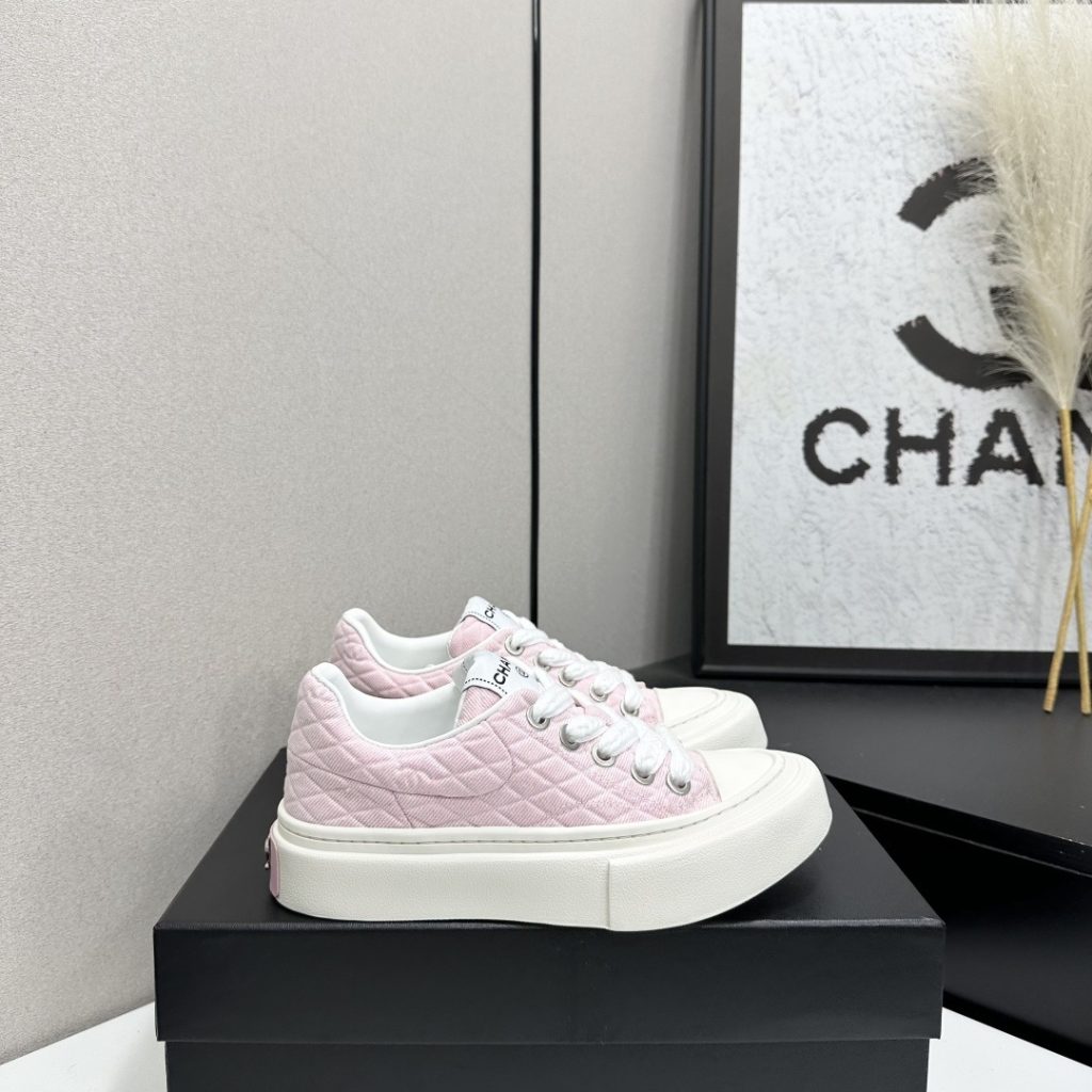 CHANEL Low-Top Casual Sneakers in Genuine Calfskin with Lambskin Lining and Italian Leather Sole