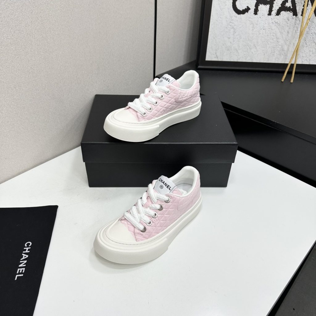 CHANEL Low-Top Casual Sneakers in Genuine Calfskin with Lambskin Lining and Italian Leather Sole