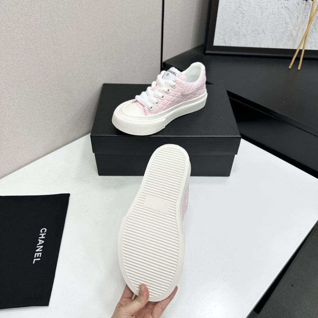 CHANEL Low-Top Casual Sneakers in Genuine Calfskin with Lambskin Lining and Italian Leather Sole