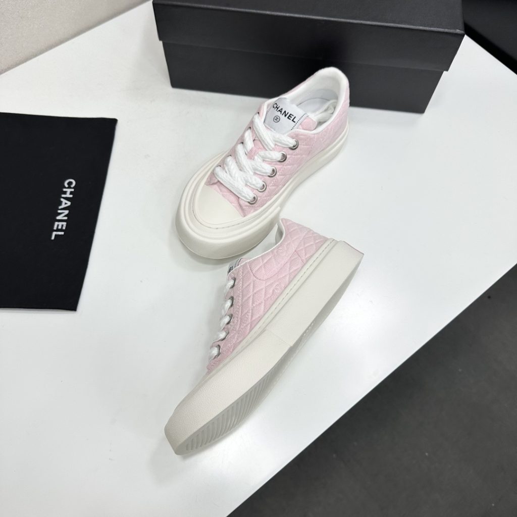 CHANEL Low-Top Casual Sneakers in Genuine Calfskin with Lambskin Lining and Italian Leather Sole