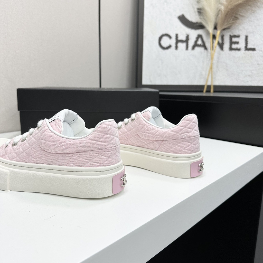 CHANEL Low-Top Casual Sneakers in Genuine Calfskin with Lambskin Lining and Italian Leather Sole
