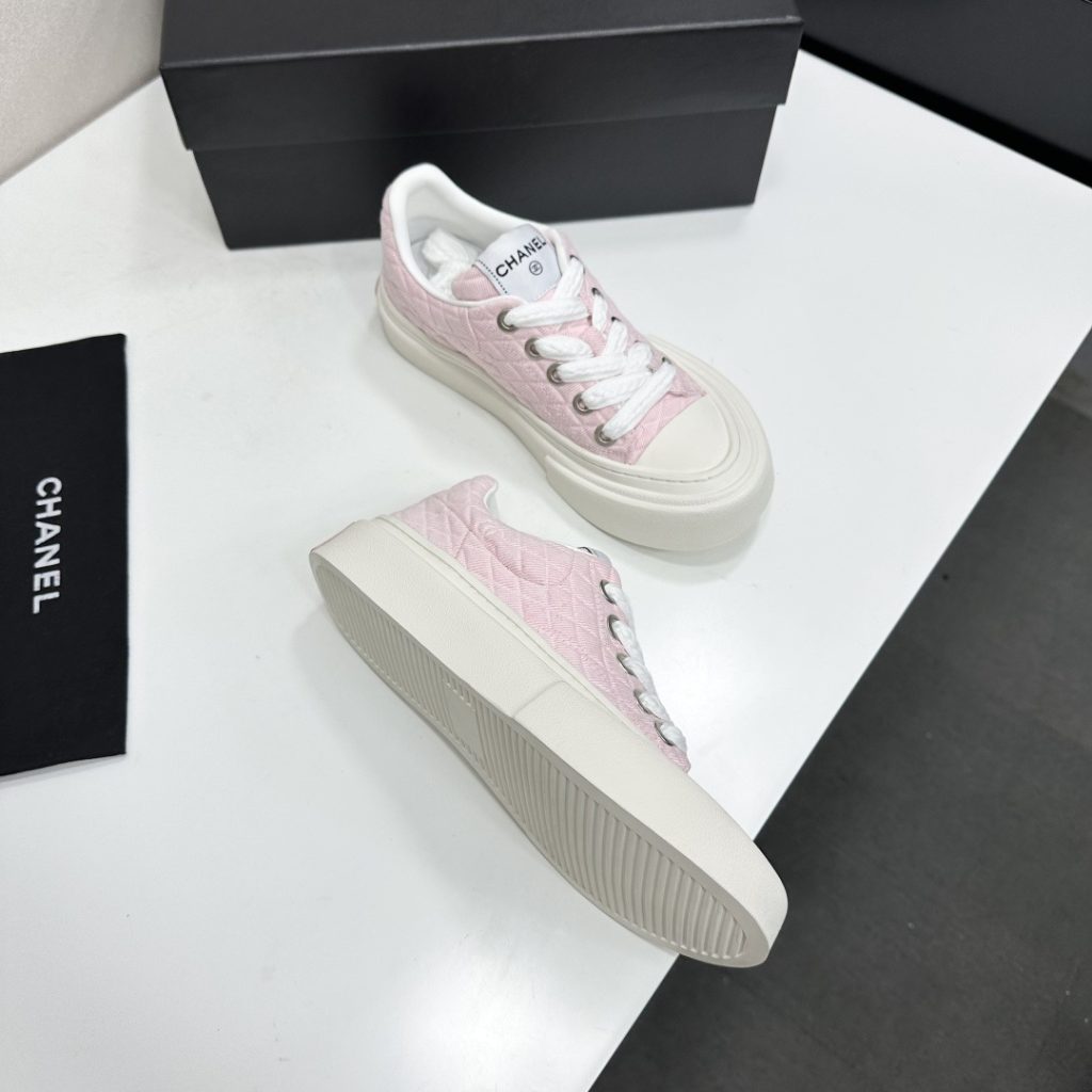 CHANEL Low-Top Casual Sneakers in Genuine Calfskin with Lambskin Lining and Italian Leather Sole