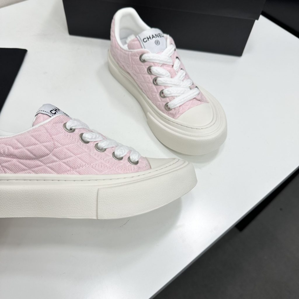 CHANEL Low-Top Casual Sneakers in Genuine Calfskin with Lambskin Lining and Italian Leather Sole